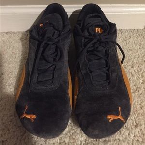 👟🍂Puma Sneakers!!🍃☀️ perfect for Chicago Bears fans 😀